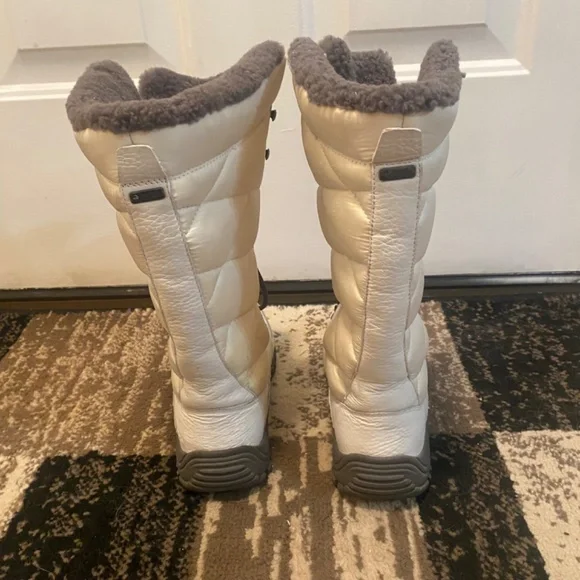 Women's UGG boots size 6.5 - Picture 4 of 6